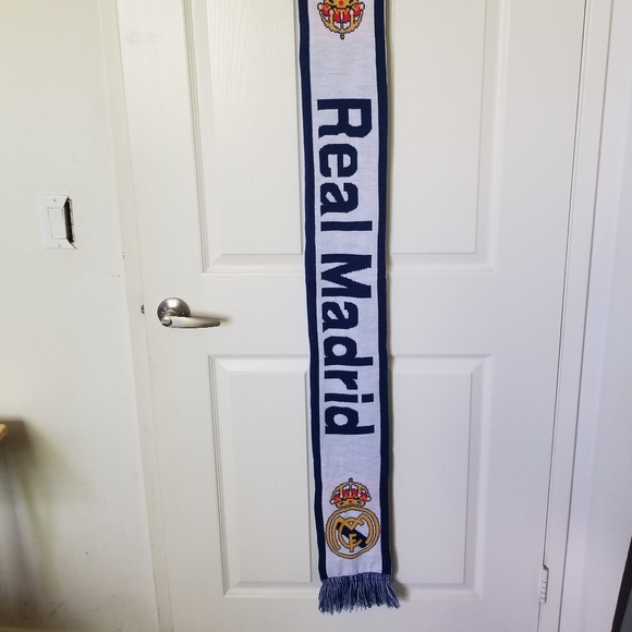 Real Madrid Accessories - Real Madrid Soccer/Football Scarf with Logo